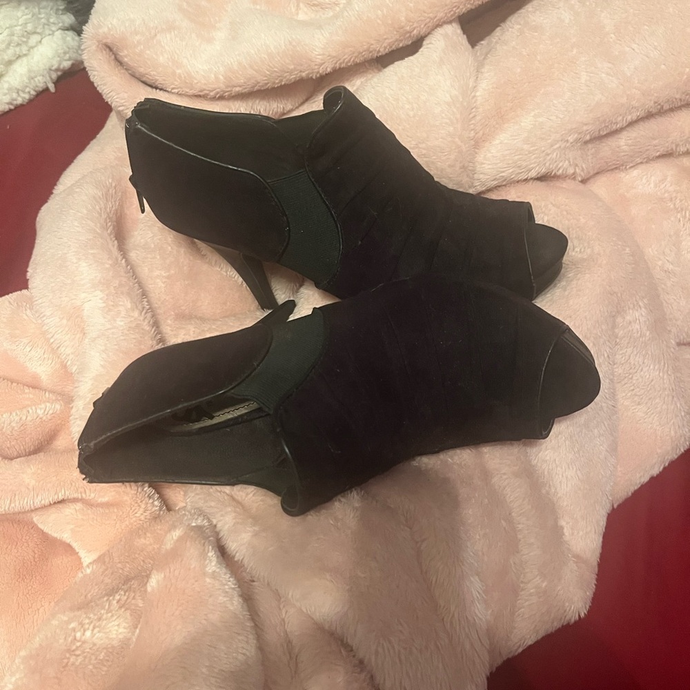 Fergalicious Black Heels Suede Ankle Booties - Picture 2 of 3